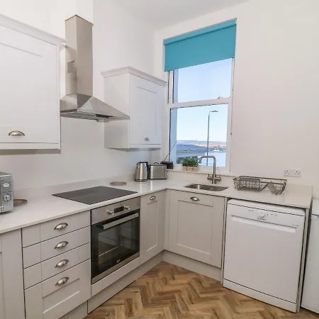 6 Bay View * Scarborough