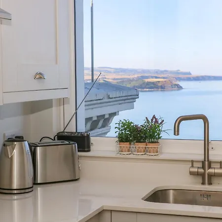 6 Bay View Apartmán