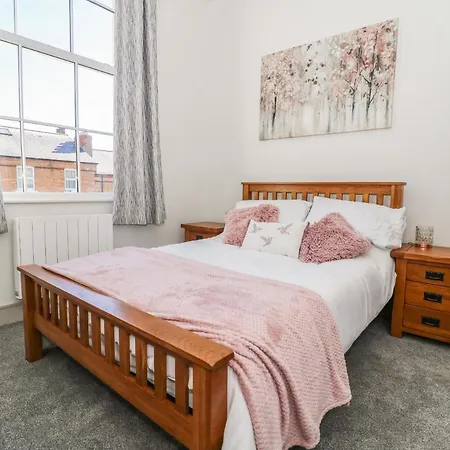 6 Bay View * Scarborough