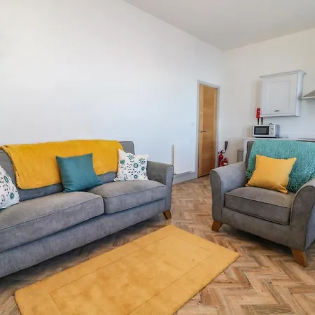 6 Bay View * Scarborough
